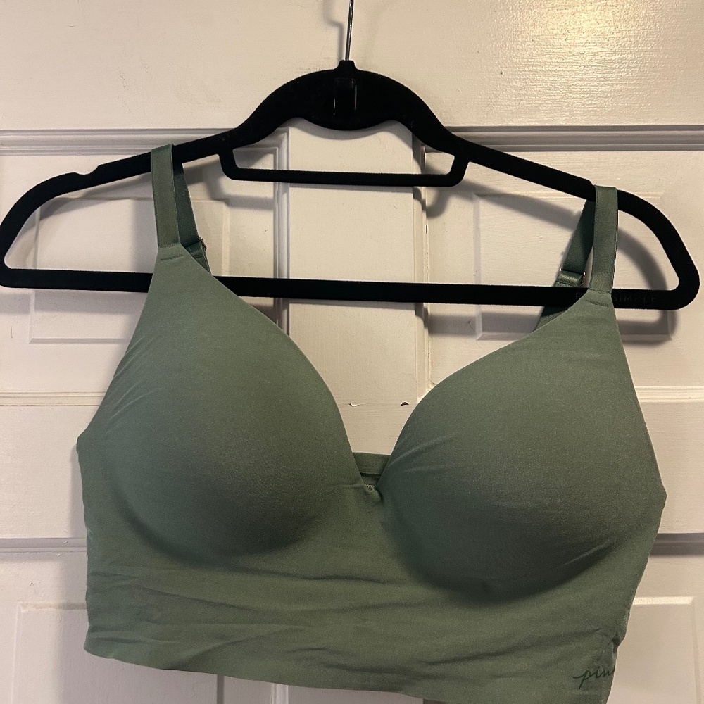 VS Pink wireless push-up bra L